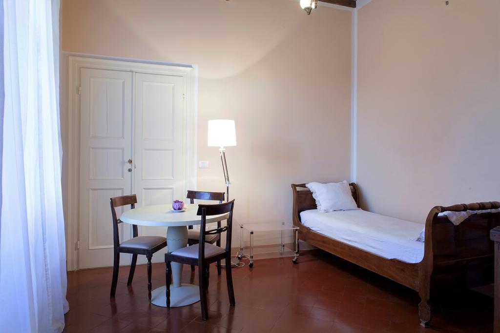 Bed and Breakfast Cavour33 à Massa  Extérieur photo